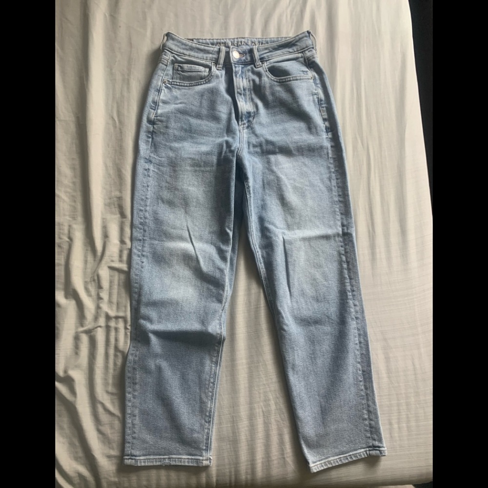 AE STRETCH MOM JEAN STRAIGHT